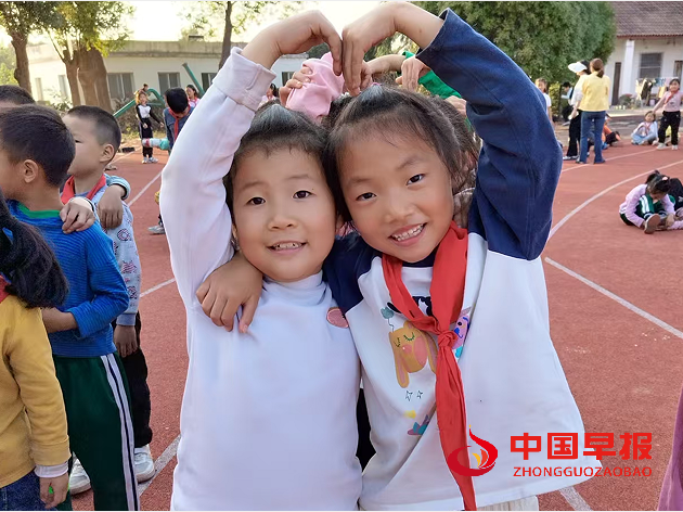 1730963622611421.png 学生笑容.png