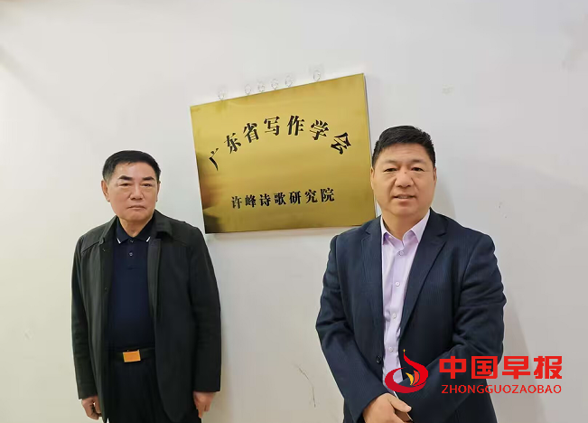 1739884543132563.png 3许峰老师和胡伟教授.png