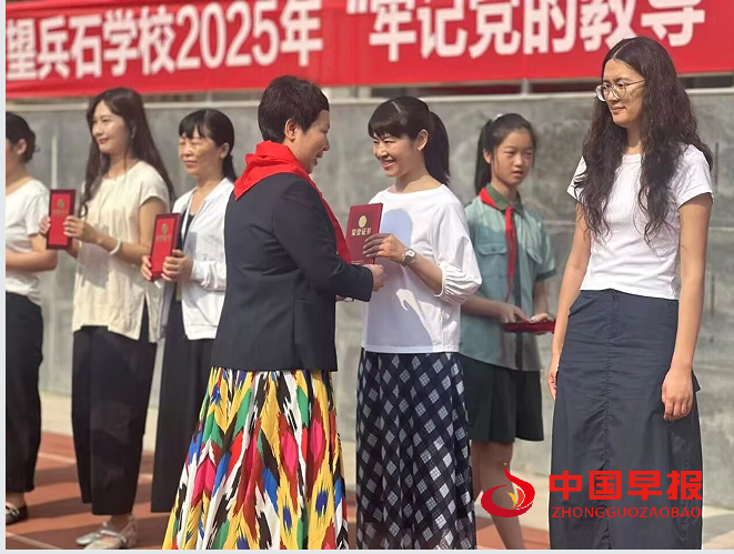 1748767783179458.png 6发聘书.png