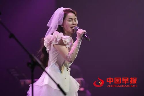 蒋潞妍“绽放”深圳演唱会温情落幕：湘音连深粤，逐梦绽芳华(图2)