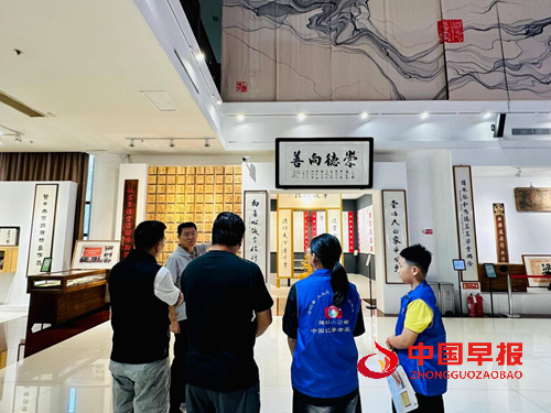 德耀阅兵场：旗帜小记者对话“北京榜样”李培义(图4)