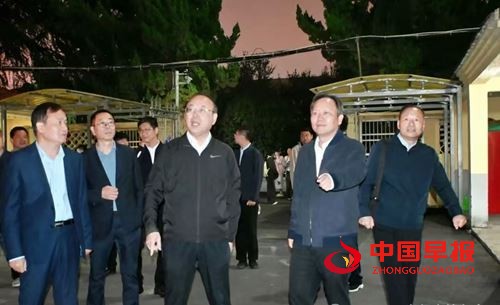 安徽省政协副主席张祥安回母校阜师大调研指导高水平大学建设(图1) 安徽省政协副主席张祥安回母校阜师大调研指导高水平大学建设(图1)