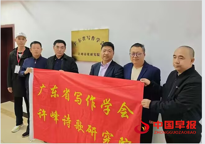 1764124995434199.png 4挂牌合影.png